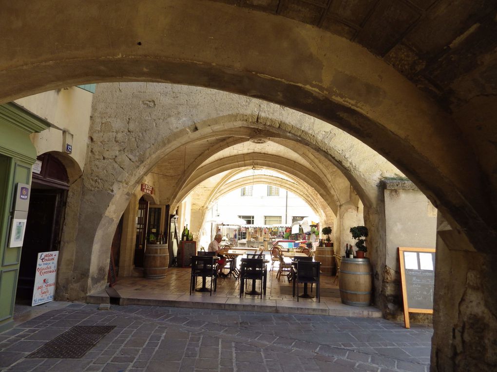 Un jour de marché à Uzès