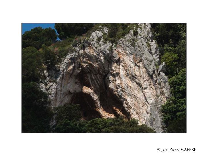 Quelle a été la réaction de nos ancêtres de l’antiquité face à cette profusion de formes humaines dans des rochers qui n’ont probablement pas changés depuis.