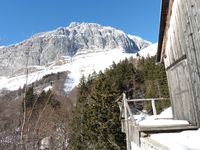 Au dessus du chalet isolé sous le Trélod on débouche dans la clairière pour rejoindre le col.