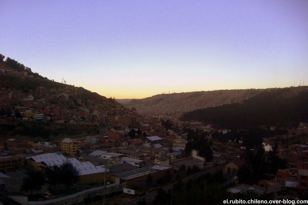 La Paz.... des délires de fou, des combats de catch féminins qui terminent en sang, du cactus hallucinogène, une ville vivante et vraiment unique! 5 jours de pur bonheur. Merci Brice, Laura, Emi, Osmar et bien sur le Loki Hostellllll