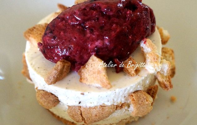 Entremet vanille sorbet fruits rouge (fraises, framboises, mures, cassis et myrtilles)