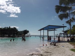 Cairns, son lagon artificiel et le port