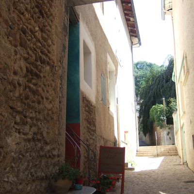 une ruelle dans le village