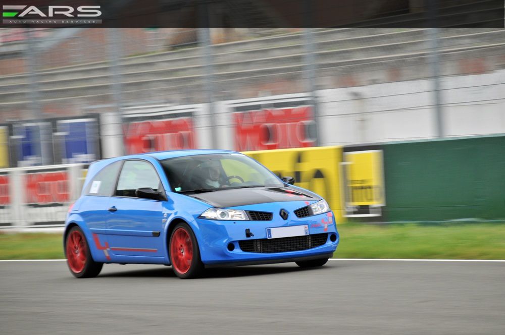 Séance d'entraînement pour Jérémy Colombellle et sa Clio Cup au Mans le 7 mai 2012, l'occasion de rapporter des souvenirs photo!