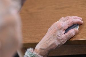 Une patiente meurt de froid dans le jardin d'un hôpital