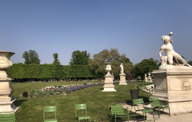 Promenade à Paris, jardin des Tuileries, les bords de Seine, l'île aux Cygnes...