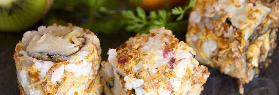Sushi California Rolls, Oignons frits, Chèvre, Miel, Noix, Réduction Balsamique