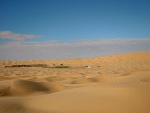 Non ce n'est pas un mirage mais  bien un lac dans le désert !