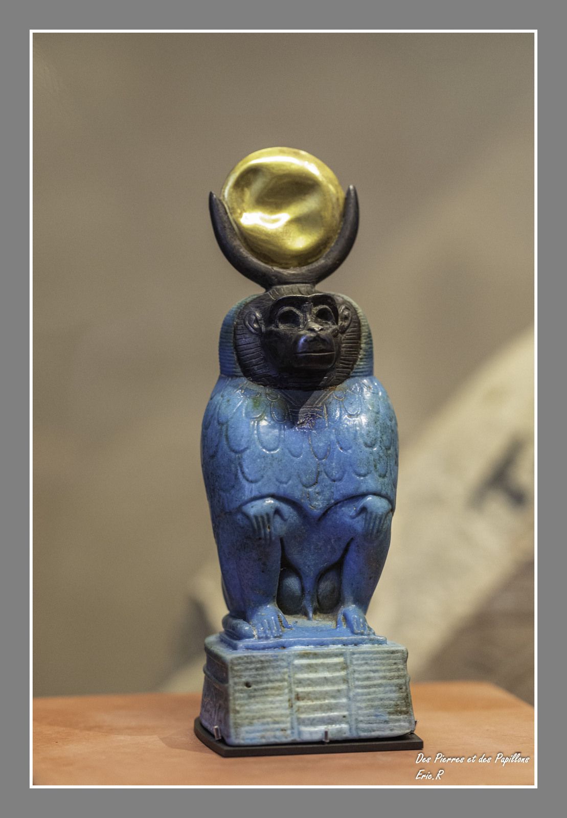 Le dieu Thot sous forme de babouin - époque ptolémaïque - Thot inventeur de l'écriture, responsable du calendrier est le patron des scribes