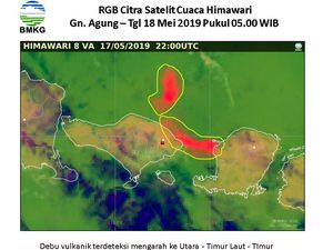 Agung - dispersion des cendres de l'éruption du 18.05.2019 - Doc. BMKG Citra Himawari à 3h et 5h WIB - un clic pour agrandir