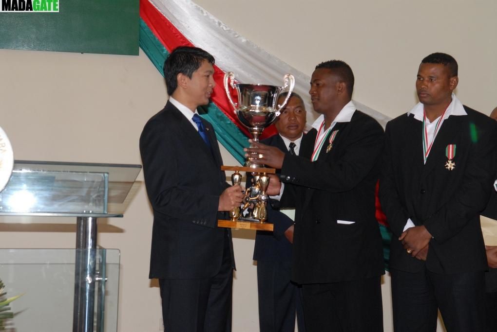 Les XV Makis de Madagascar, vainqueur de la Namibie, lors de la CAN 2012 de rugby, faits Chevaliers de l'Ordre national malagasy. Photos Harilala Randrianarison. www.madagate.com