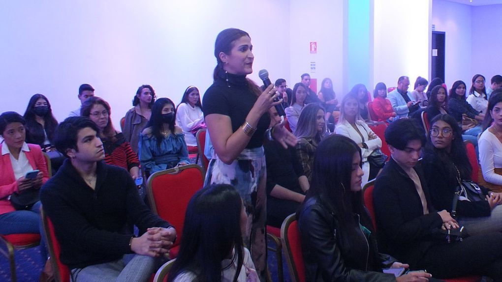 Romina Palmisano dio inicio al ciclo de conferencias de la “Fashion Week Hesperia WTC"