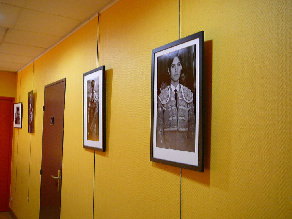 Tout en images, les traces de l'exposition "l'Auberge Espagnole" qui s'est déroulée durant la féria du Riz en septembre 2010. (salle jean et pons Dedieu, Arles)