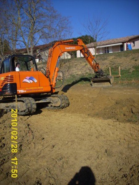 Travaux de préparation du terrain avant le démarage de la construction.