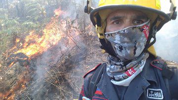 Labores de extinción de incendio en Cerro El Café siguieron este 25 de febrero con abundante humareda en Naguanagua y Valencia 