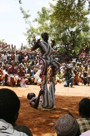 Voici 88 photos prises le dimanche 2 juillet 2006 lors de la f&ecirc;te du chef du village de Zorgho au Burkina Faso.<br /><br /><span style="font-size: 10pt; font-family: Arial;"><font size="1" style="color: rgb(255, 153, 0);"><a href="http://www.ecole-de-tenso-au-burkina.net ">&copy; www.ecole-de-tenso-au-burkina.net </a><br />Tous droits photos reserv&eacute;s</font></span>