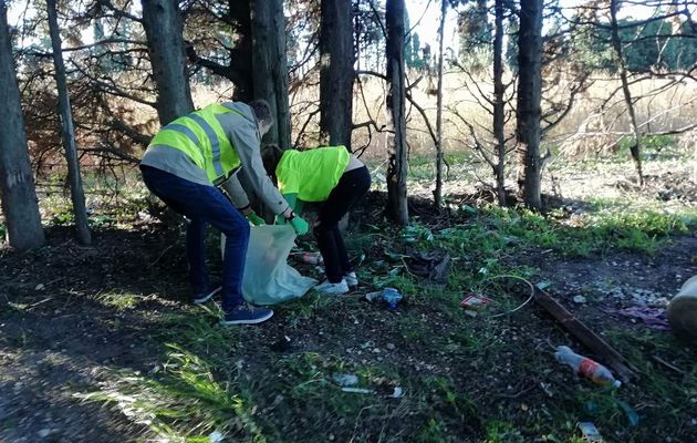 Monteux-Ma-Ville : opération "nature propre" sur la colline de Talaud