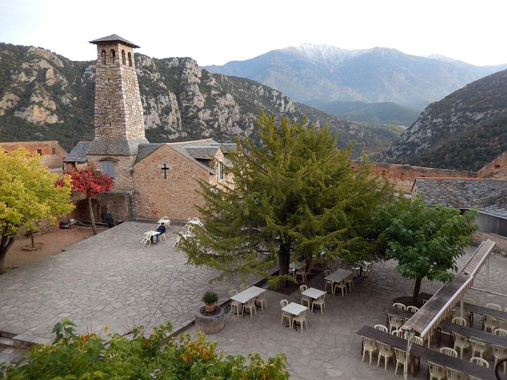 Une cité exceptionnelle de la vallée du Conflent, construite en "marbre rose de Villefranche"