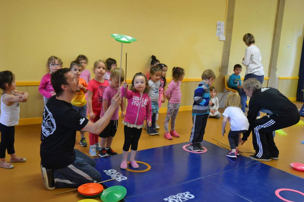 C'est le cirque à l'école de Cruzilles...