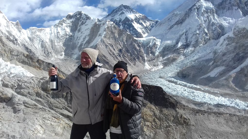 Paris cdg, Chengdu, Tibet, Katmandou, trek Jiri, Lamche, Sagamartha, Kala Patthar(5643 m), camp de base Everest (5364m), Lukla Katmandou avion, Tibet Chengdu Paris Cdg.