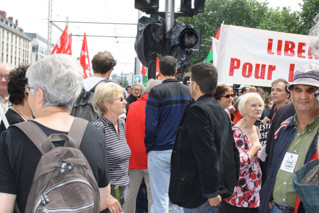 Vues de la manifestation contre le blocus israélien de Gaza, à Nantes, le 12 juin 2010. Avant et pendant, dans les rangs de l'UDB ...et partout !