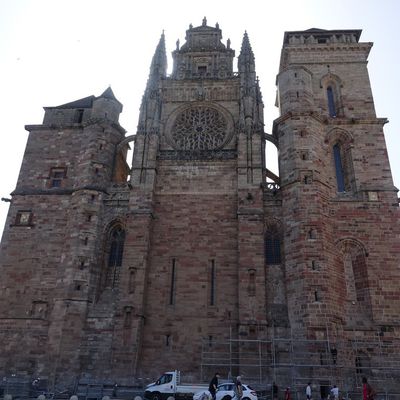 La cathédrale Notre-Dame de l'Assomption de Rodez : l'extérieur...