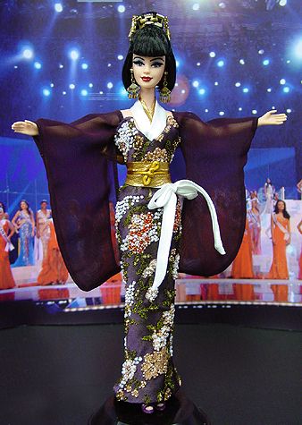 <p>Voici les Barbies que je collectionne.</p>
<p>Mes chinoiseries sont au complet, j'ajouterai au fil des articles mes Ferrari et mes Princesses du Monde. A suivre....</p>