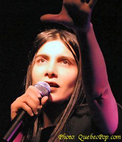 stephend, une chanteuse française d'origine gitane avec sa voix grave qui part s'établir au québec