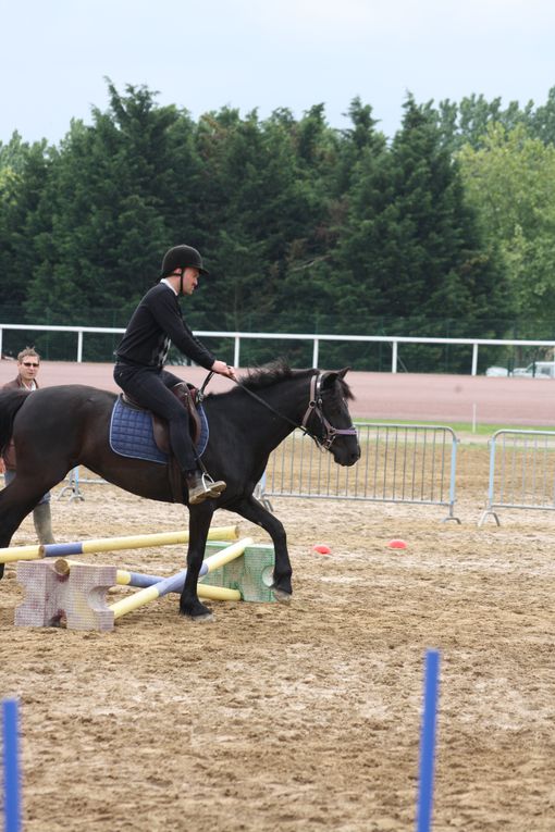 Voici un exemple d'équifun que nous mettons en place durant l'année scolaire. Celui de Cordemais se déroule pendant les finales départementales d'équitation de Saut d'obstacle, de Pony-games, etc.