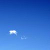 Un nuage dans le ciel bleu