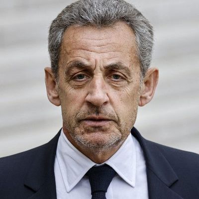 Nicolas Sarkozy : du grand collier au petit bracelet...électronique