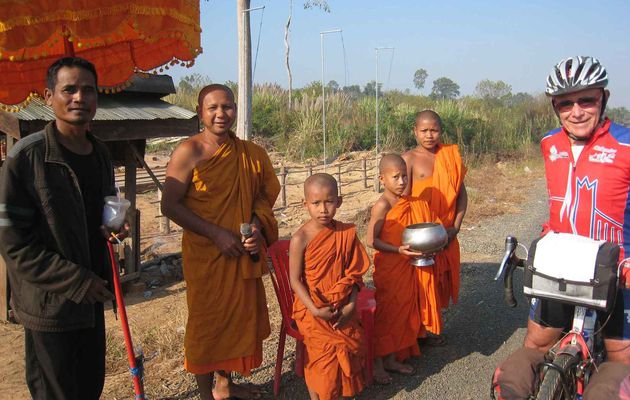 22 janvier 2015, 87 km de Chhep Kandal à Strung Treng, ils construisent des temples bouddhiques