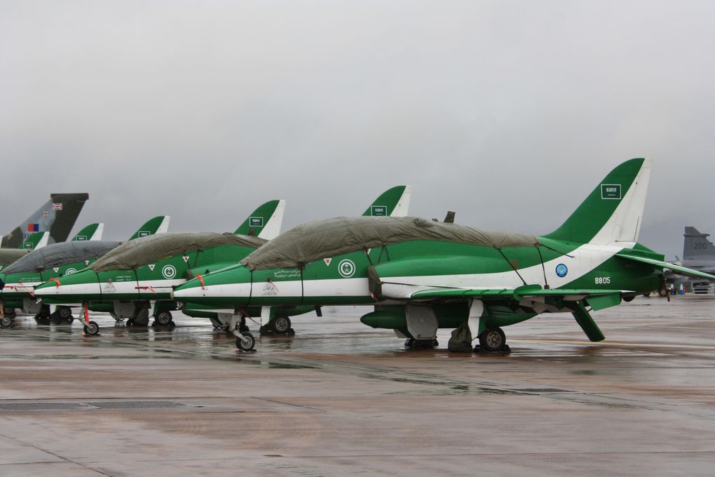 Quelques appareils au statique. Seulement des avions, les voilures tournantes feront l'objet du prochain album.