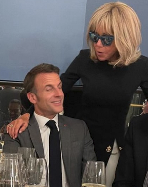 2 MAJ - Mark #Zuckerberg est très à l’aise hier soir au dîner de l’ #Elysée avec les #Macron. Ça parlait de quoi ?