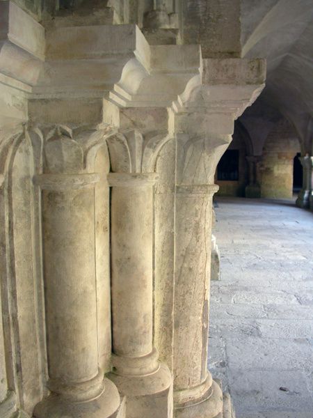 Depuis 2004, j'ai réalisé plusieurs tranches de restauration pour le cloître et la salle capitulaire de l'Abbaye de Fontenay en Côte d'Or.