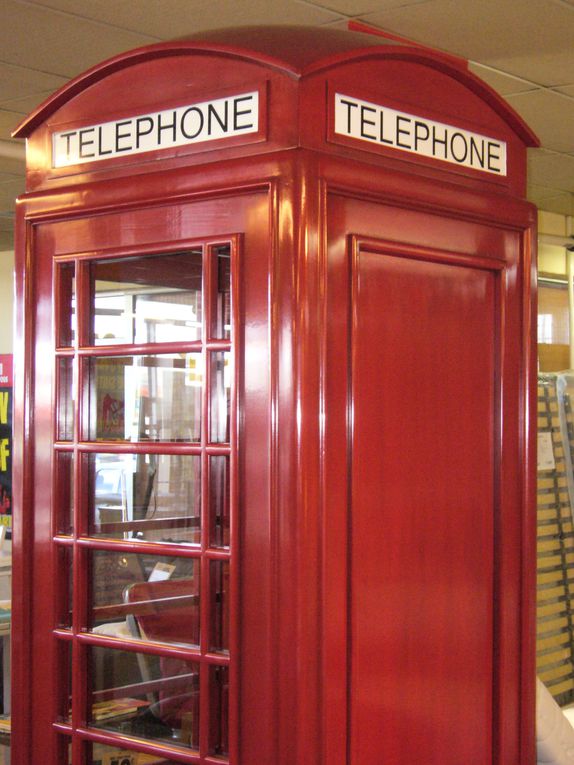 Cabine téléphonique anglaise rouge Londres Angleterre Royaume Uni téléphone telephone box booth red England London United Kingdom vintage old