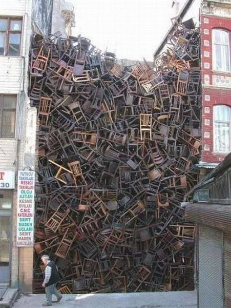 Insolite... quelques chaises à recycler ....