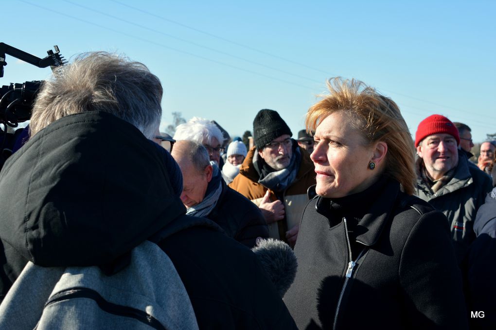 Marche à Monchecourt (59234) et Auberchicourt (59165) pour protester contre le projet d'implantation d'éoliennes lancé par la société Boralex - Photos : 26 février 2023.