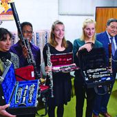 Suizos donan instrumentos para abrir "una escuela de vientos" - Diario Pagina Siete