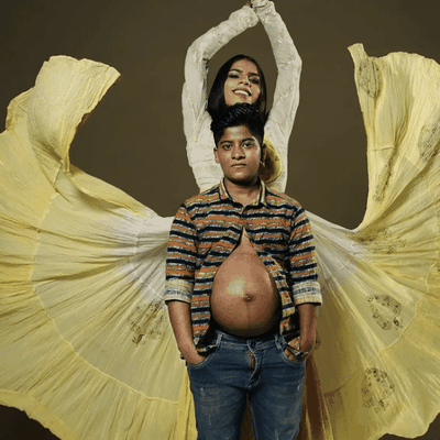 Ziya Paval, 21 ans, et Zahad, 23 ans, les premiers parents transgenres en Inde