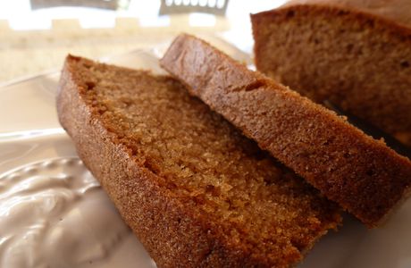 Quatre-quart aux noisettes et chocolat blanc