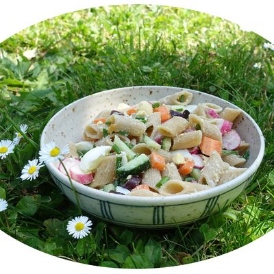 Salade de pâtes complètes, légumes croquants & oeufs durs - IG Bas / sans lactose