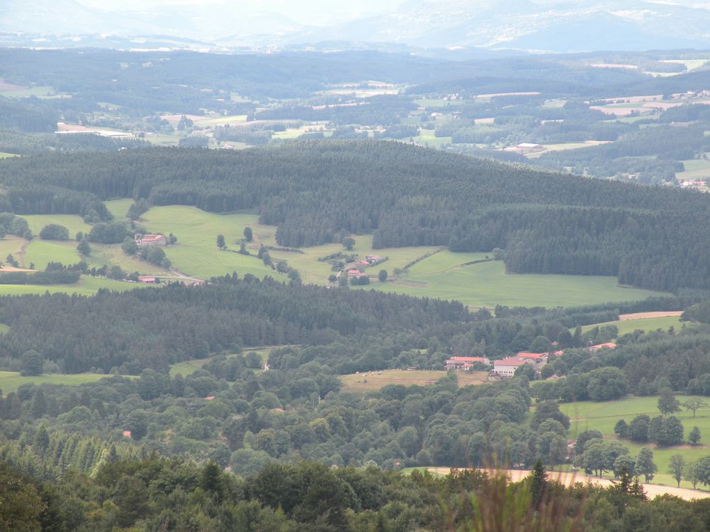 Groupe d'explorateurs sorti au Pilat le 19 juillet pour préparer le jeu multimédia proposé par le service jeunesse lors de la Fête de la Science en octobre prochain