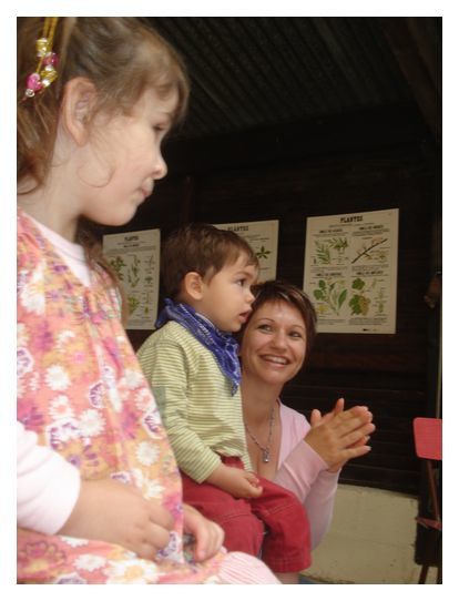 Adieu petite 306 ! Snif ! Snif !!! Partie de rigolade... Petit tour à la ferme pédagogique... Fête de l'école de Maïlys. En route pour l'Ardèche pour fêter le mariage de Frédérique et Grégoire.