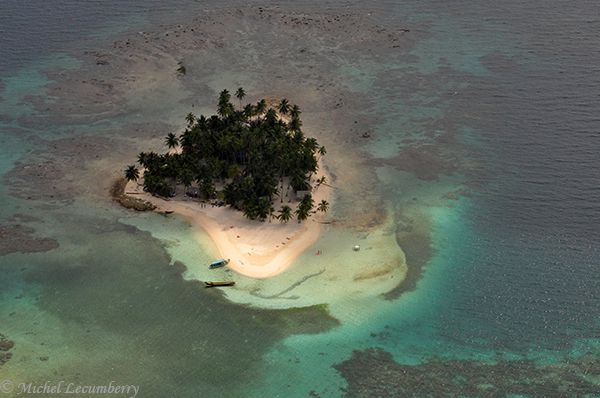 Vue aérienne d'une ile de l'archipel des San Blas au Panama