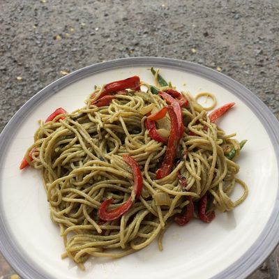 Spaghetti aux poivrons et crème de féta 