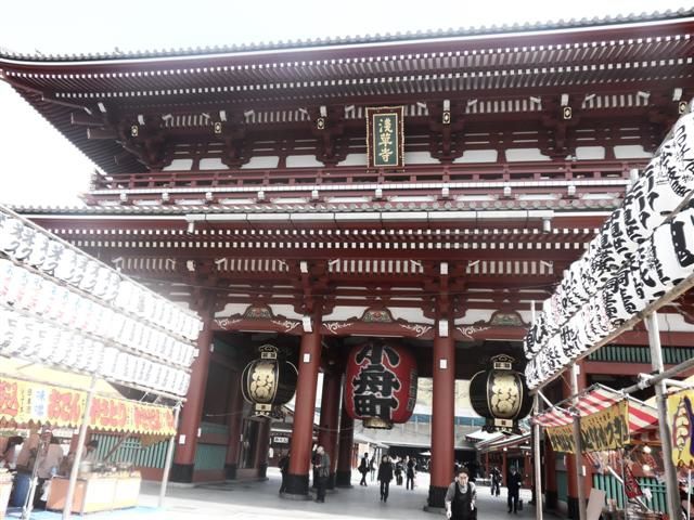 Arrivée à TOKYO, découverte de notre quartier à Asakusa, dépot des valises, puis visite du musée national d'histoire de Tokyo. Visite du parc Ueno. Balade dans Ginza