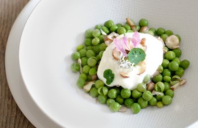 Crèmeux de Pouligny-Saint-Pierre aux petits pois, vinaigrette noisette-échalote