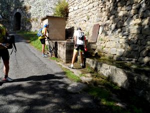 Le long du lac , puis petite découverte de la fontaine à St Bonnet de Montauroux , il fait soif !!!!!!