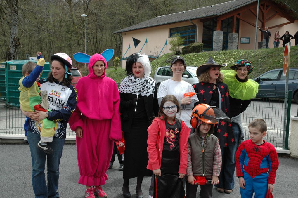 Préparation au carnaval à Rognaix le 12 avril 2013